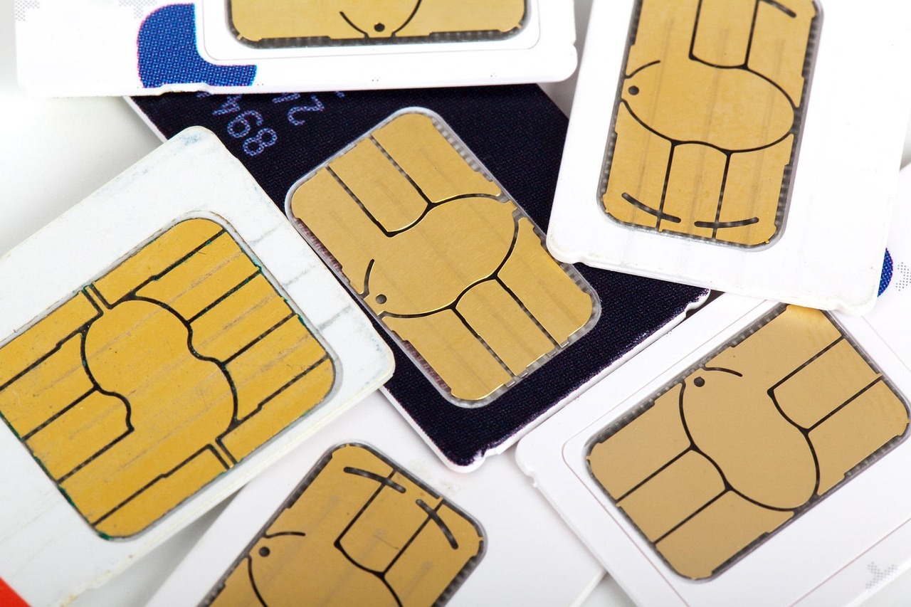 For many mobile users, the appeal of a cheaper phone plan is often offset by concerns about coverage, hidden fees, or poor customer support. 1pMobile takes a different approach. Rather than competing on flashy bundles or limited-time deals, the brand focuses on straightforward pricing, strong network access, and flexibility. It is a model that resonates with people who want control over their mobile costs without compromising reliability. Built on EE’s network, 1pMobile positions itself as a practical alternative to traditional contracts. Its service is designed for users who value transparency and simplicity, whether they are light users, frequent travellers, or those simply tired of overpaying for unused data.